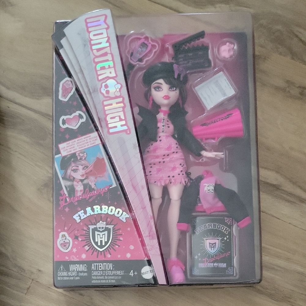 Monster High Draculaurga Fearbook Doll